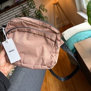 NWT BAGGU Crossbody Belt Bag — Taupe Pink